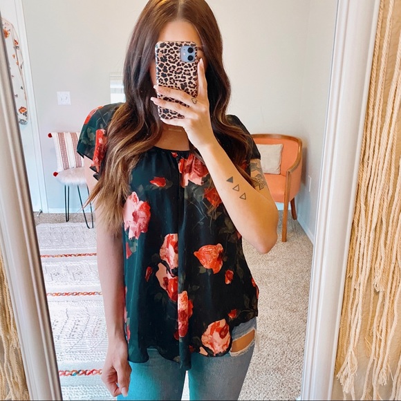 Philosophy Tops - 🍑 3/$50 Philosophy Floral Ruffle Sleeve Top